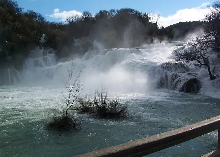 Πανσιόν Gabi & Lozovac